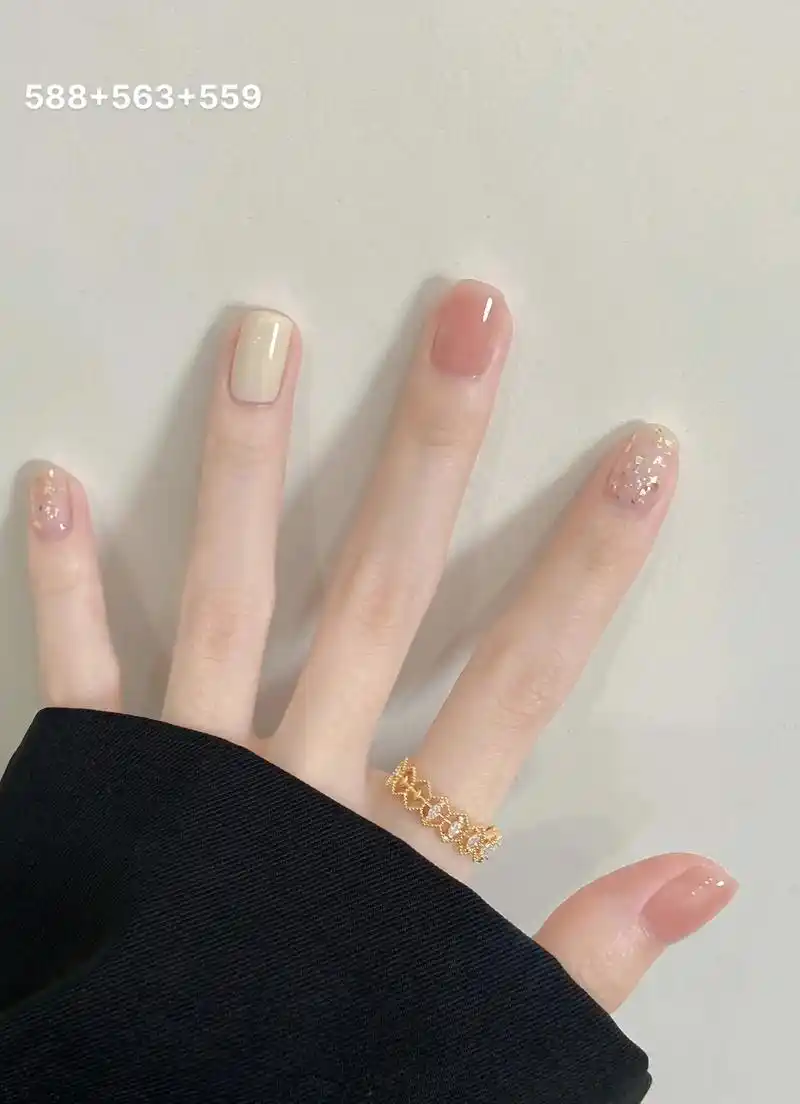 初夏的味道～#夏日美甲 #短甲也可以很高级 #短指甲也可以这 - 抖音