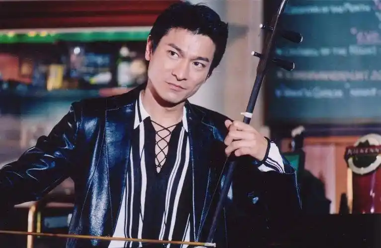 皮衣天王刘德华:从《赌神》到《莫斯科行动》,穿了30多年皮衣