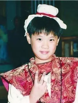 《新白娘子传奇》里襁褓中的小仕林是谁演的呀?现在长什么样?