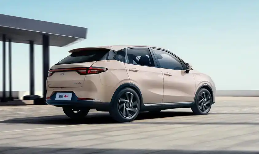 哪吒v换代 换名"aya"引领"五座大空间"纯电suv市场全文- 买车网