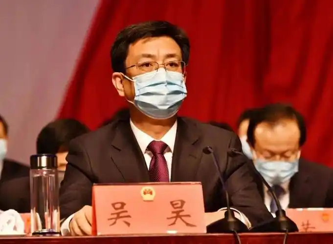 县人民期盼和重托的人大代表将以饱满的政治热情,履行自己的神圣使命