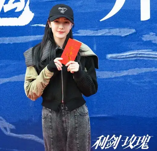 迪丽热巴新剧开拍路透造型被指撞脸杨紫