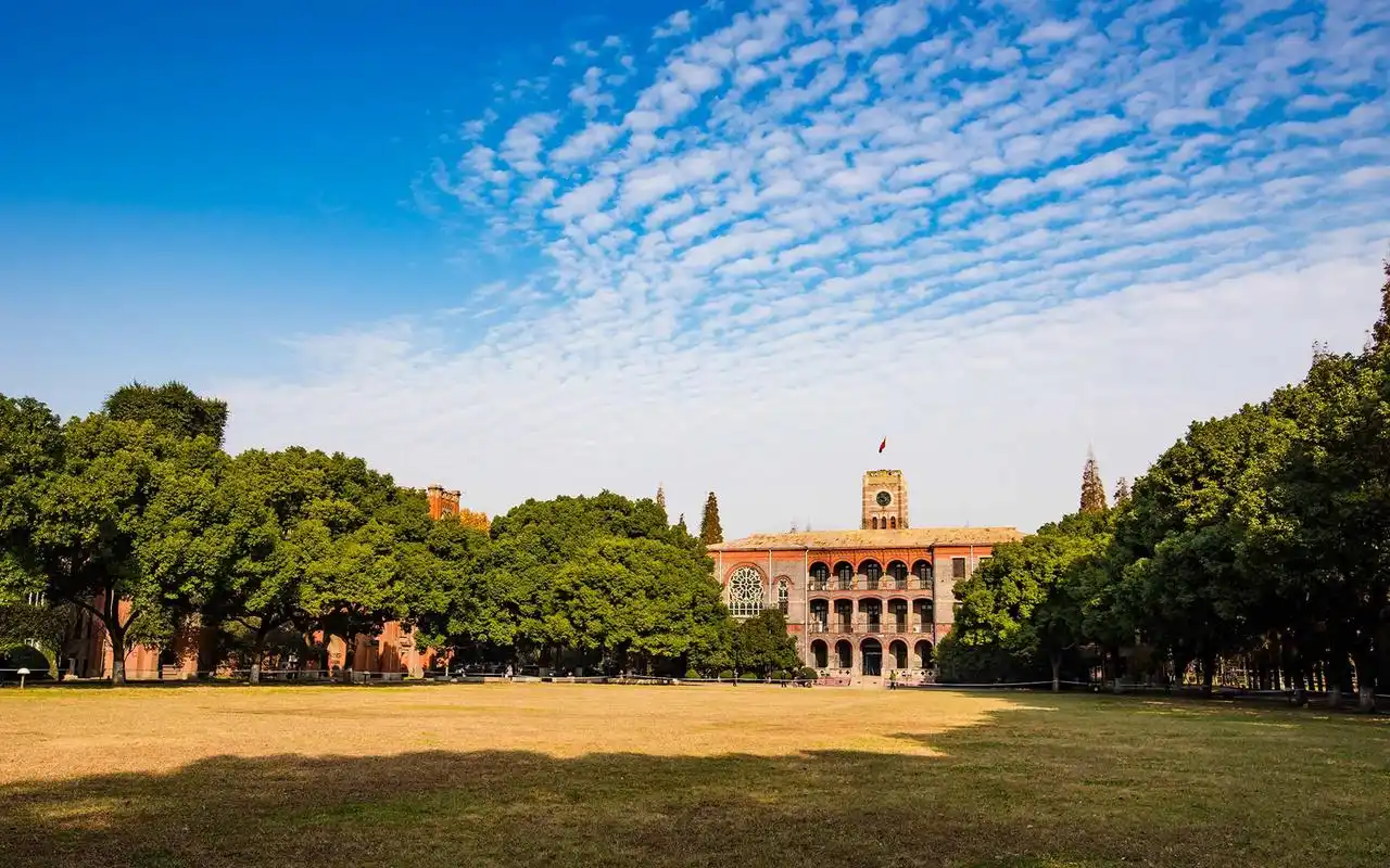 午后的大学校园唯美摄影高清壁纸