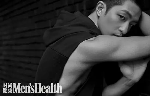 简介:屈楚萧寸头硬朗写真图片,分享一组屈楚萧图片给大家,图中的明星