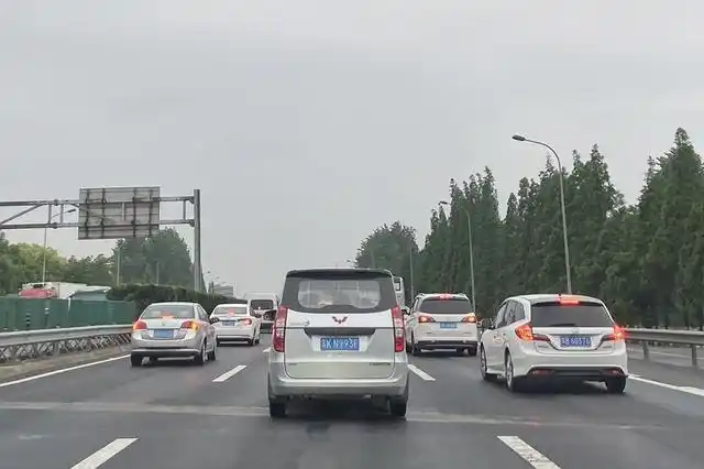 五一小长假临近尾声 各地迎来返程高峰