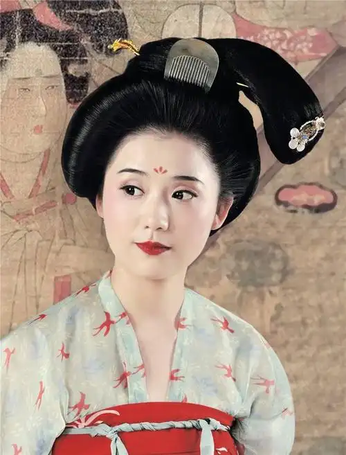 唐朝发髻样式指的是发式与化妆是古代女子区别于男子的重要修饰手段
