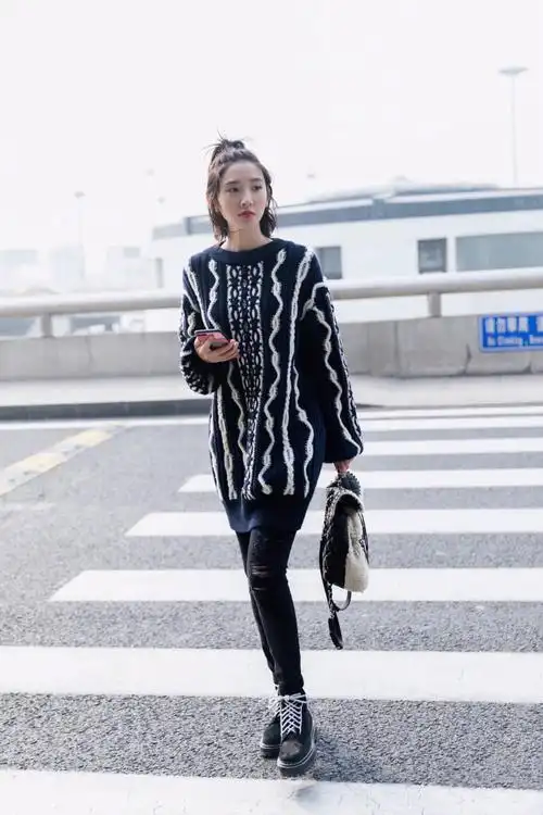 女星唐艺昕最新机场街拍