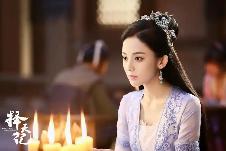 p>古力娜扎(gulnazar),1992年5月2日出生于新疆乌鲁木齐市,中国内地