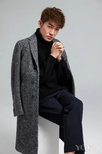 张博曝冬日写真 精致轮廓显极致轻熟魅力