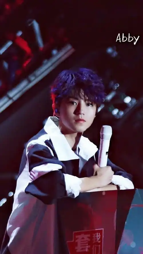 王俊凯超话"演出散场 我还独自张望"这次一定不会再让你到处寻找那片