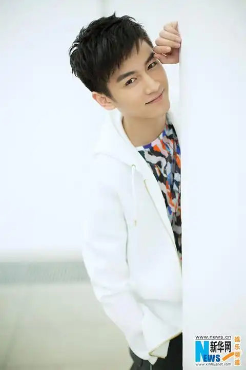 陈晓治愈系封面大片曝光 温暖笑容绽放春天气息