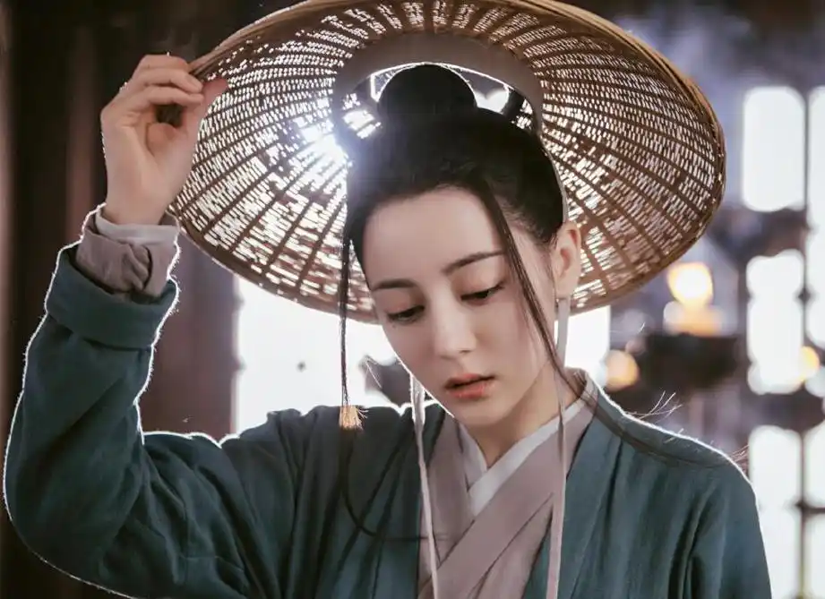 侠女发型典范:古装武侠剧中的高马尾风采 古装武侠剧里,高高挽起的