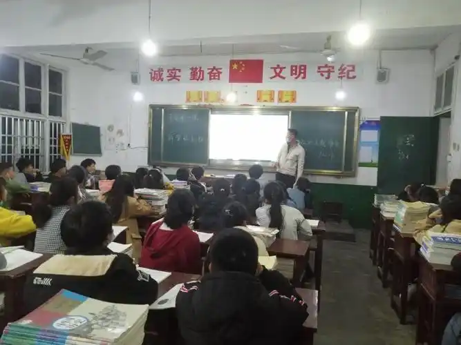 江南镇洞市中学:疫情防控下的"开学第一课"