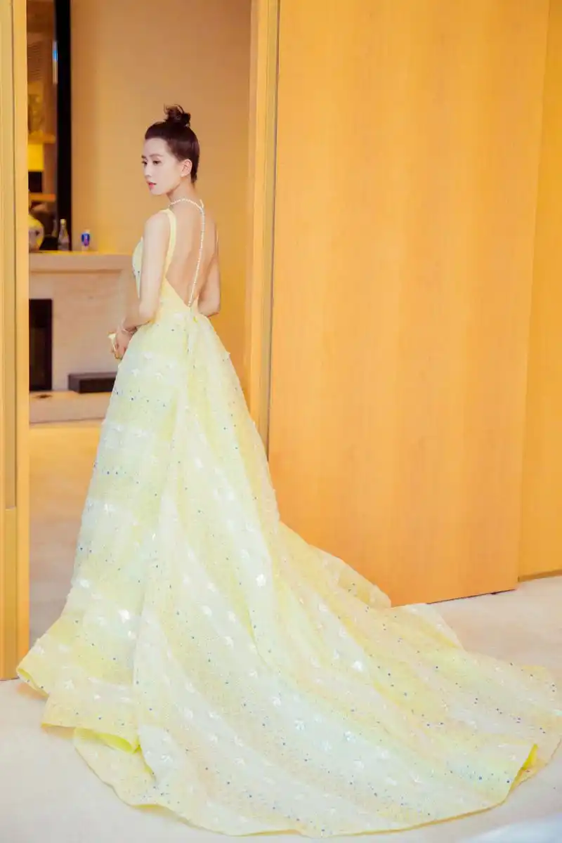 刘诗诗温婉迷人露背礼服唯美高清图片