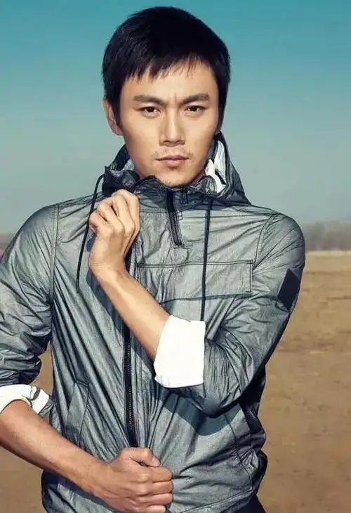 年轻时是路人上了年纪后却帅到掉渣这五位男星太逆天了