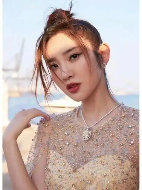 唐艺昕的梨涡笑容,甜美动人,魅力无法抵挡!