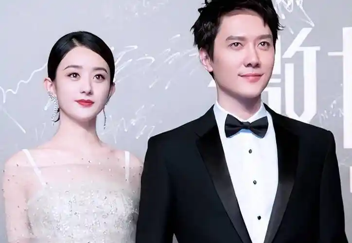 随后在节目组,何炅还一脸认真的问赵丽颖,她爱过自己吗?