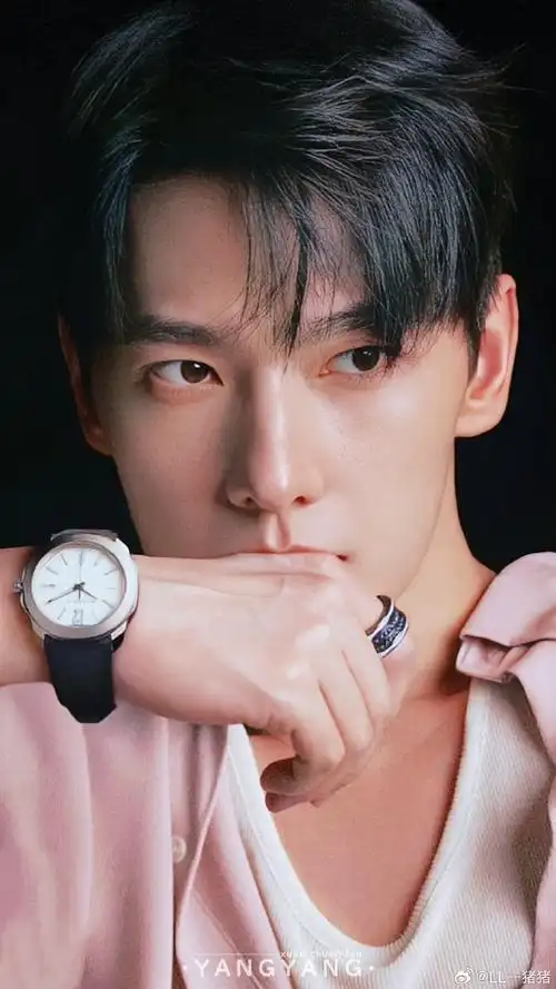 内娱名品鼻#杨洋的鼻子是女娲毕设侧颜男神!