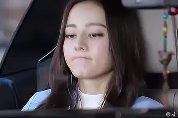 迪丽热巴讲述自己怦然心动的那个他,那个神情让一大群人要心碎了_百度