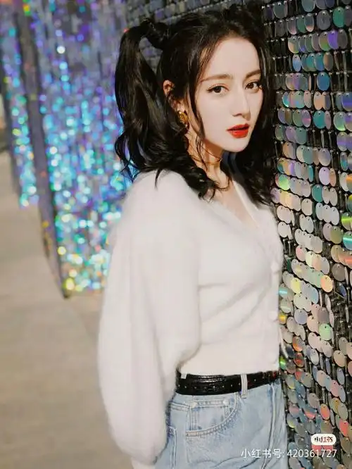 热巴双马尾美照