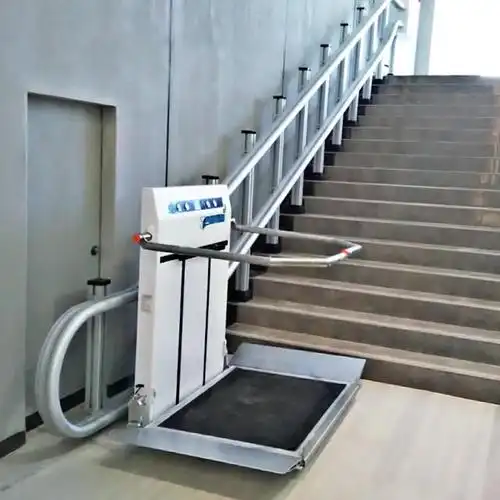 坡道爬楼梯搬运车家用楼道全自动轮椅电梯斜挂式无障碍升降平台
