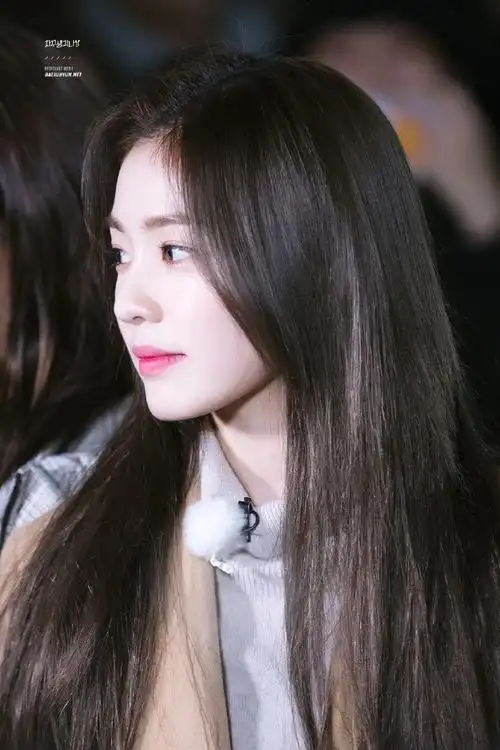 裴珠泫! 能hold住侧脸的人一定是五官好看的!这一张绝美啊!