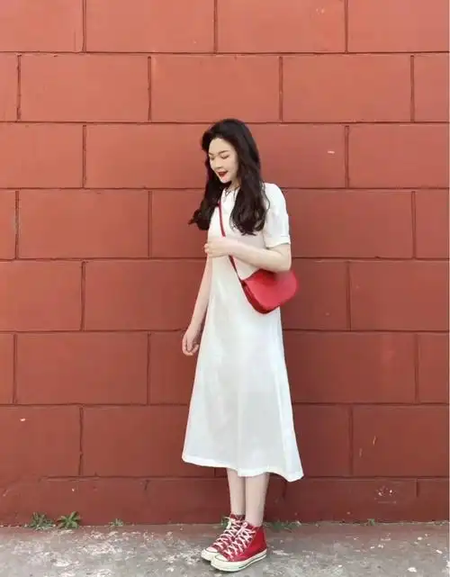 白色裙子搭配什么颜色鞋子好看(白色裙子配什么颜色鞋子好看?