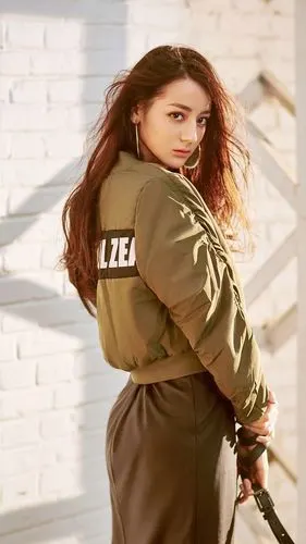 迪丽热巴甜美手机壁纸图片高清(2)