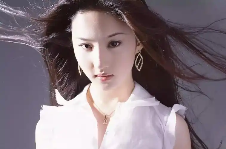 刘亦菲早期写真9