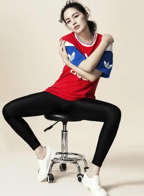 王力可最新时尚大片曝光 笑容甜美元气满满