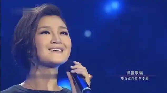 降央卓玛演唱《驼铃》,磁性女中音,浓浓战友情,百听不厌!