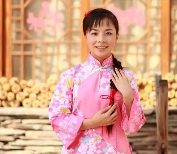 国家一级演员王二妮不愿负债成房奴隐退舞台回老家种田放牛