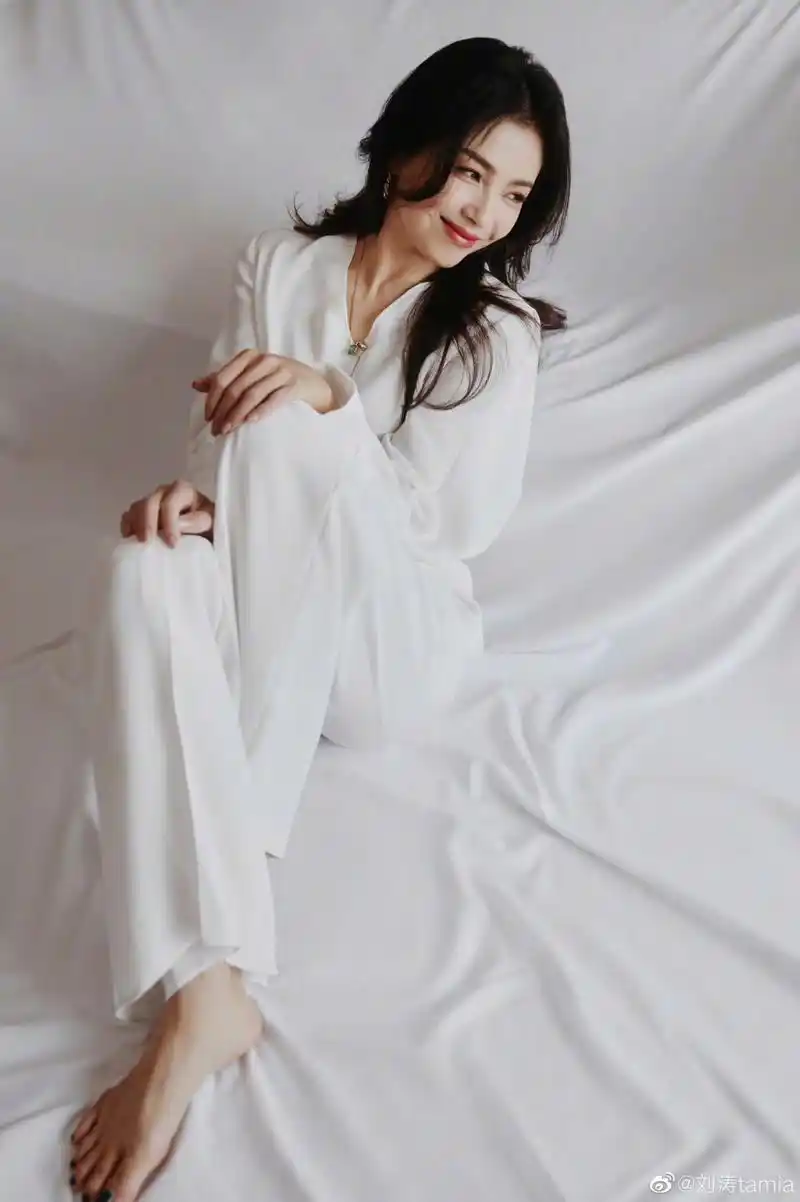 刘涛白白嫩嫩的小脚丫