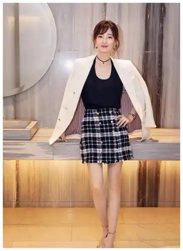 明星美足:王丽坤人美,脚美