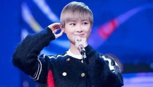 从超女到春哥,再到李宇春,一路走来,态度决定了李宇春的成就_进行