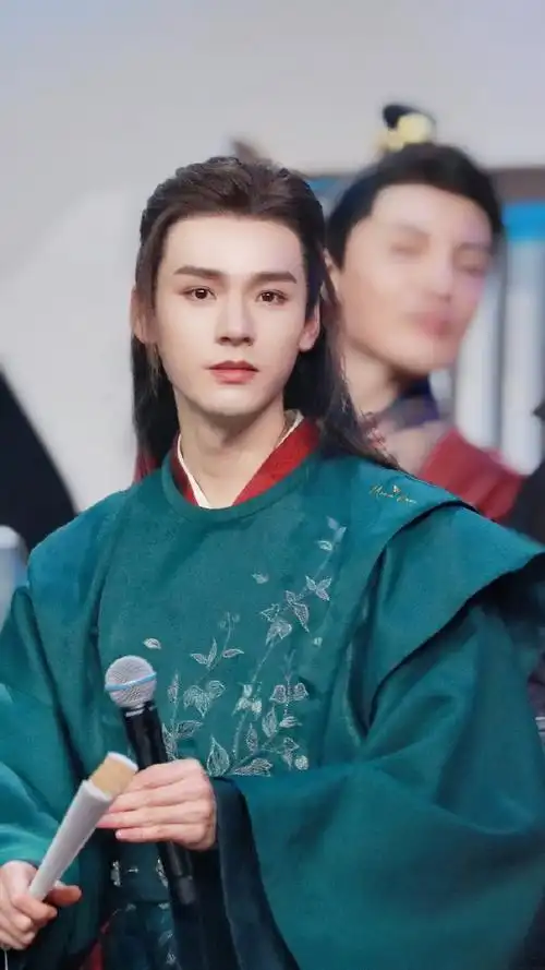 龚俊##龚俊站姐