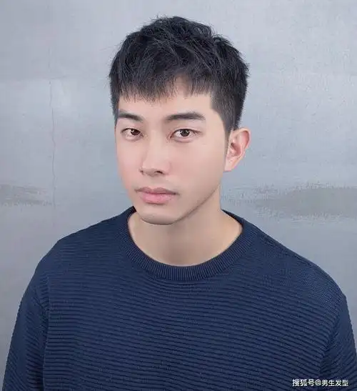 "寸头"再帅也不要乱剪,2021男生流行6款发型,尽显潮男范