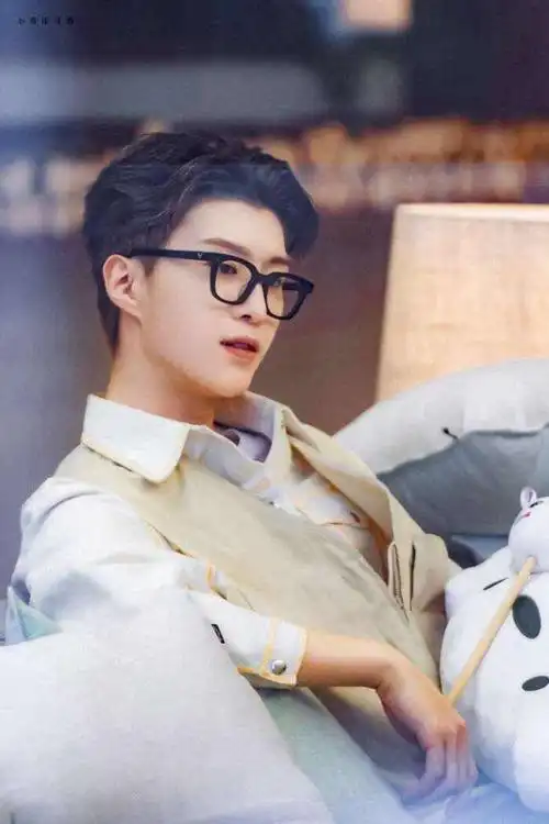 眼镜合集/范丞丞