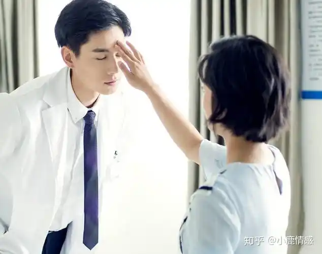 当男生遇到了心仪的姑娘时都会通过触碰去升级关系,女生也一样,对于