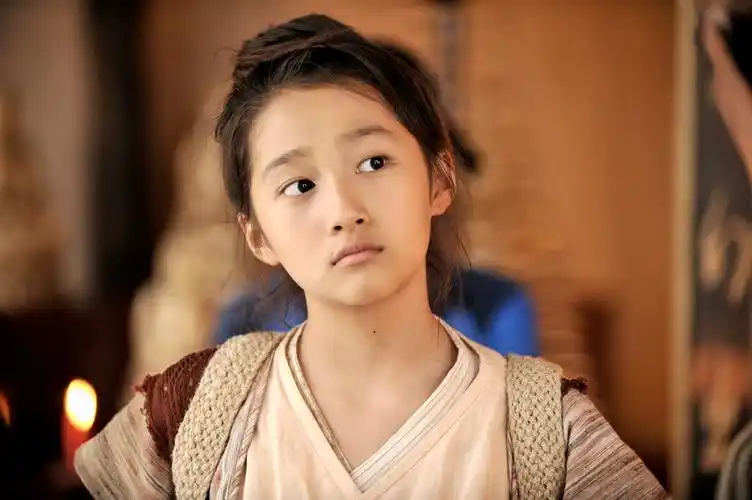 现在关晓彤的演技不能说特别好,但还是需要努力,毕竟是在娱乐圈.