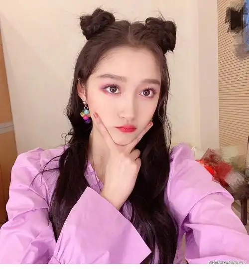 关晓彤晒和吴磊聊天记录微信头像粉粉嫩嫩不愧是恋爱中的女孩