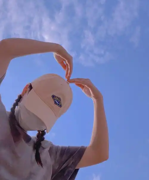 比个心哈哈哈哈拜拜了您比个耶看不见我吧高冷比个耶挡脸双麻花