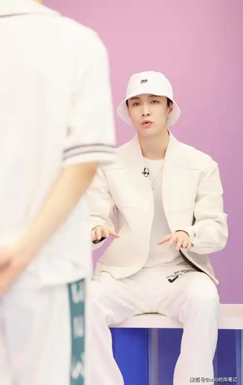 张艺兴教你三种渔夫帽穿搭风格既偷懒又可以耍帅