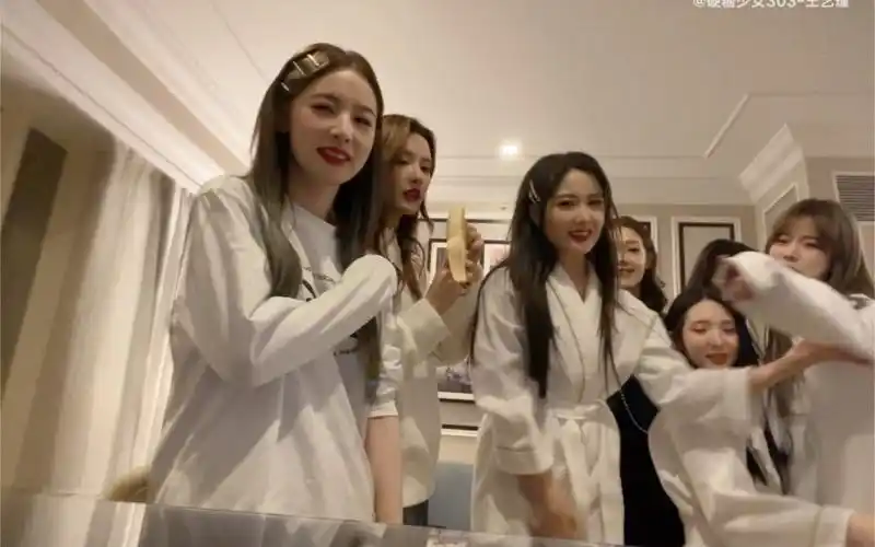 硬糖少女3032022年第一条微博丨新年快乐nene艺瑾微博220101