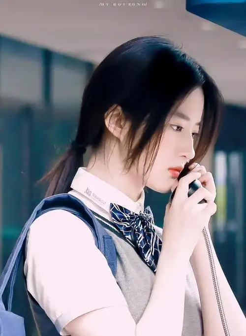 穿上校服的刘亦菲好美真得让粉丝们惊艳不已