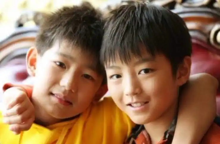 王源跟王俊凯小时候的这几张照片据说没几个人见过!
