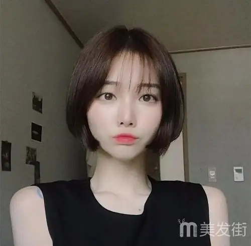 薄刘海最新短发发型图片女