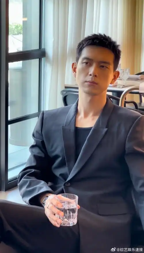 李现体制内短发##李现清爽栗子头