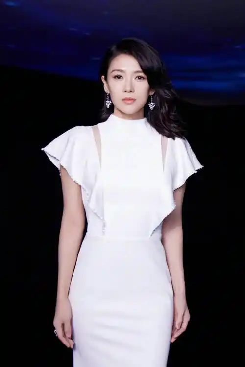 女明星们的"寡淡风"意外美出新高度_风格_礼服_活动