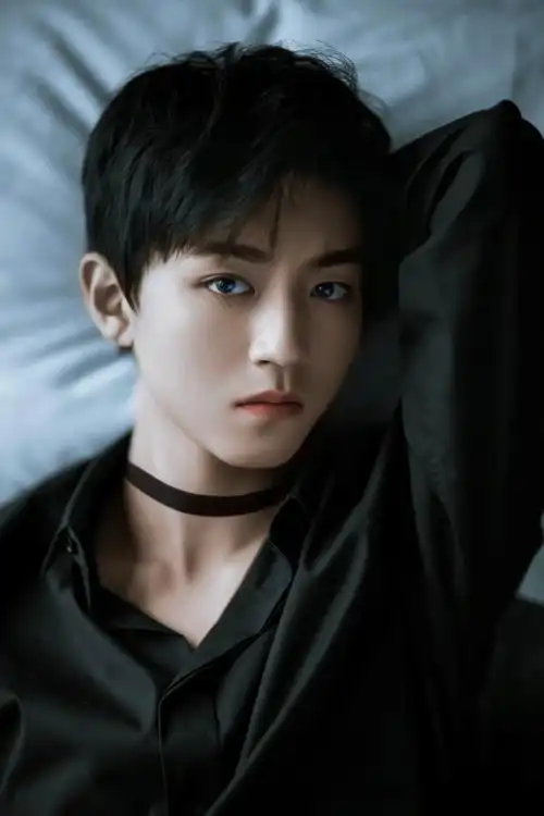 王俊凯壁纸图分享开屏见帅哥,养眼好心情新锁屏这就安排上@tfboys